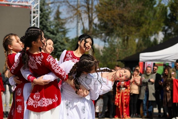 SAÜ'de nevruz ateşi yakıldı