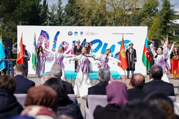 SAÜ'de nevruz ateşi yakıldı