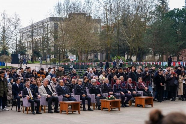 SAÜ'de nevruz ateşi yakıldı