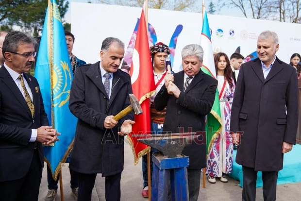 SAÜ'de nevruz ateşi yakıldı