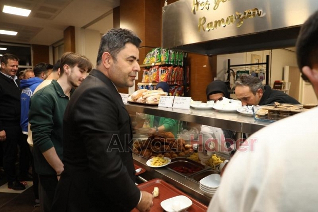 Bakan Yardımcısından Akyazı'da sahur ziyareti