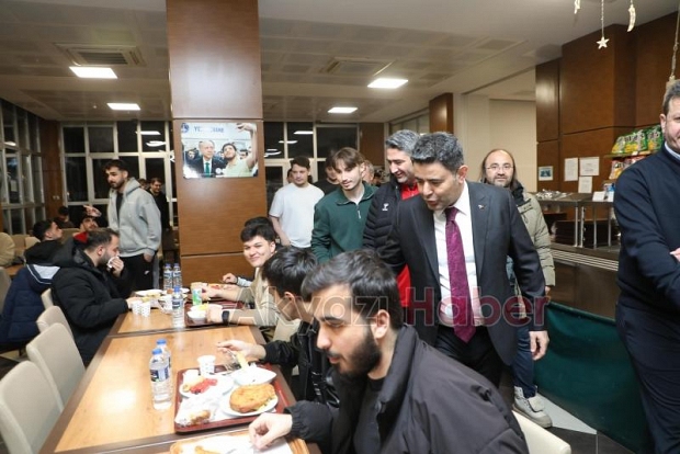 Bakan Yardımcısından Akyazı'da sahur ziyareti
