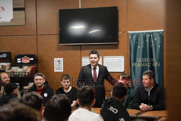 Bakan Yardımcısından Akyazı'da sahur ziyareti
