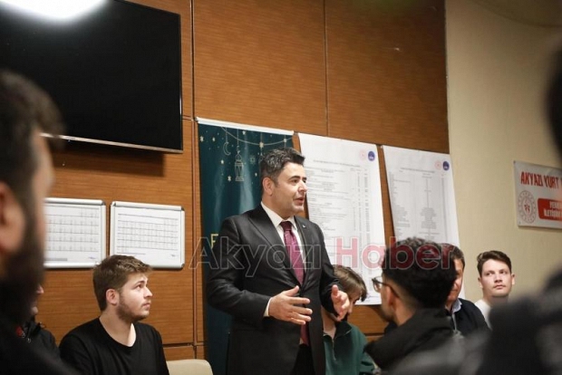 Bakan Yardımcısından Akyazı'da sahur ziyareti