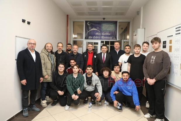 Bakan Yardımcısından Akyazı'da sahur ziyareti