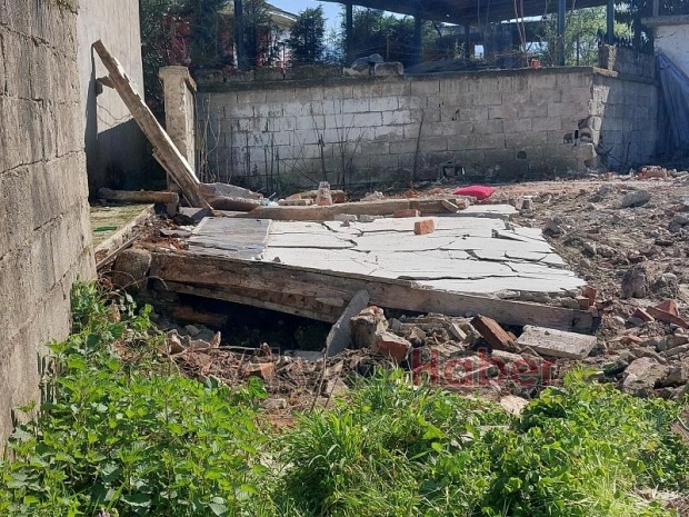 Yıkılan duvarın altında kalarak hayatını kaybetti