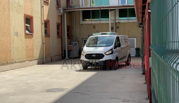 Yıkılan duvarın altında kalarak hayatını kaybetti