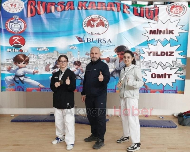 Akyazılı karateciler madalyaları topladı