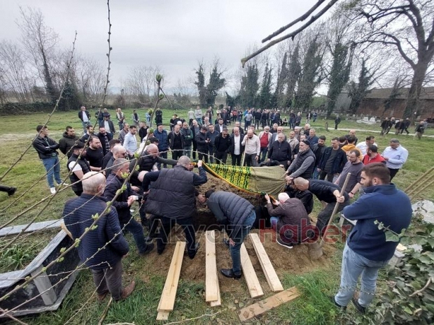 Asiye Savaş gözyaşlarıyla toprağa verildi