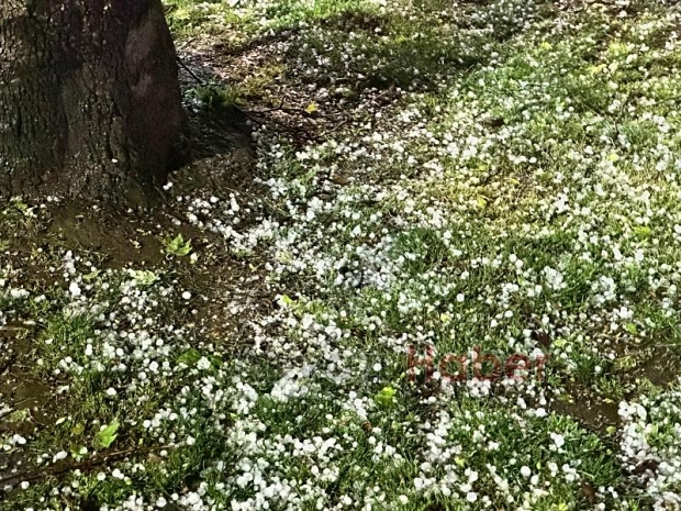 Akyazı'da akşam saatlerinde dolu sürprizi