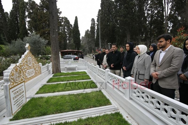 AK Parti'den Tenzile Erdoğan'ın kabrine ziyaret
