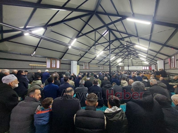 11 ayın sultanı, bayram namazıyla uğurlandı