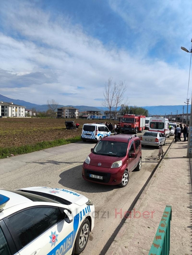 Ağaca çarpan araçtaki 2 kişi yaralandı