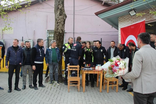Kavga ihbarına giden polislere sürpriz kutlama