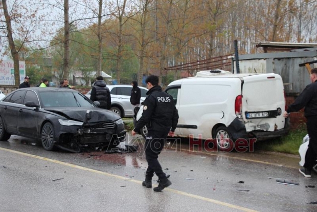 Batakköy'de İki Araç Çarpıştı: Savrulan Araç İşyeri Duvarını Yıktı, 2 yaralı 