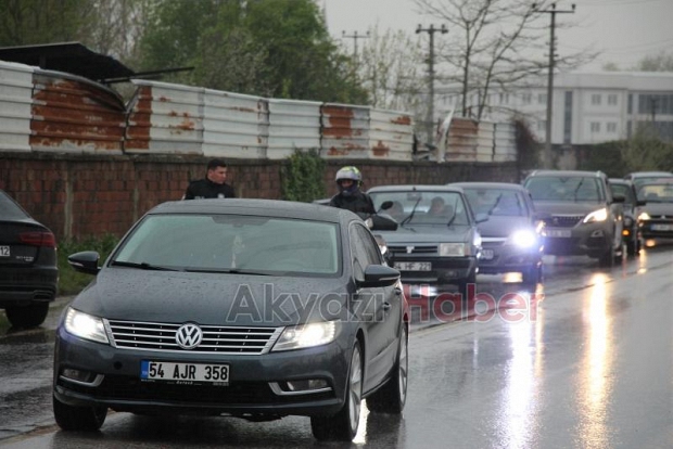 Batakköy'de İki Araç Çarpıştı: Savrulan Araç İşyeri Duvarını Yıktı, 2 yaralı 