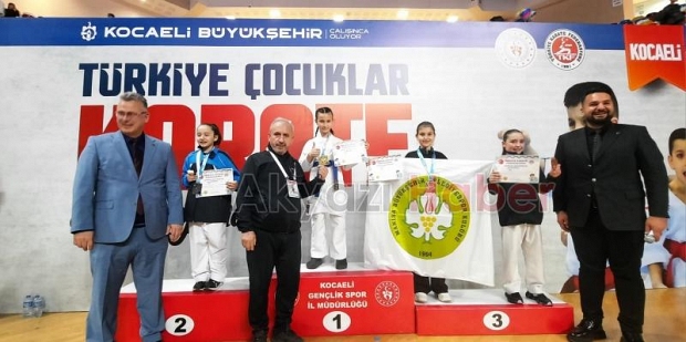 Akyazılı karatecilerden 3 altın madalya