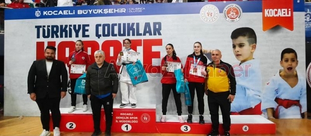 Akyazılı karatecilerden 3 altın madalya