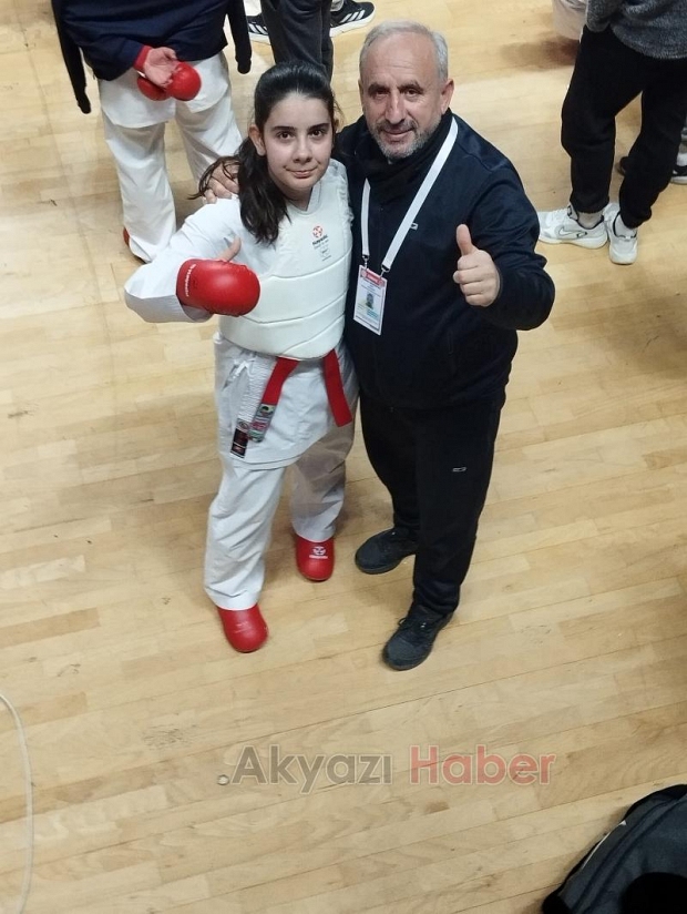 Akyazılı karatecilerden 3 altın madalya