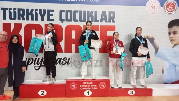 Akyazılı karatecilerden 3 altın madalya