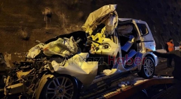 Kamyona çarpan araçtaki 2 kişi öldü