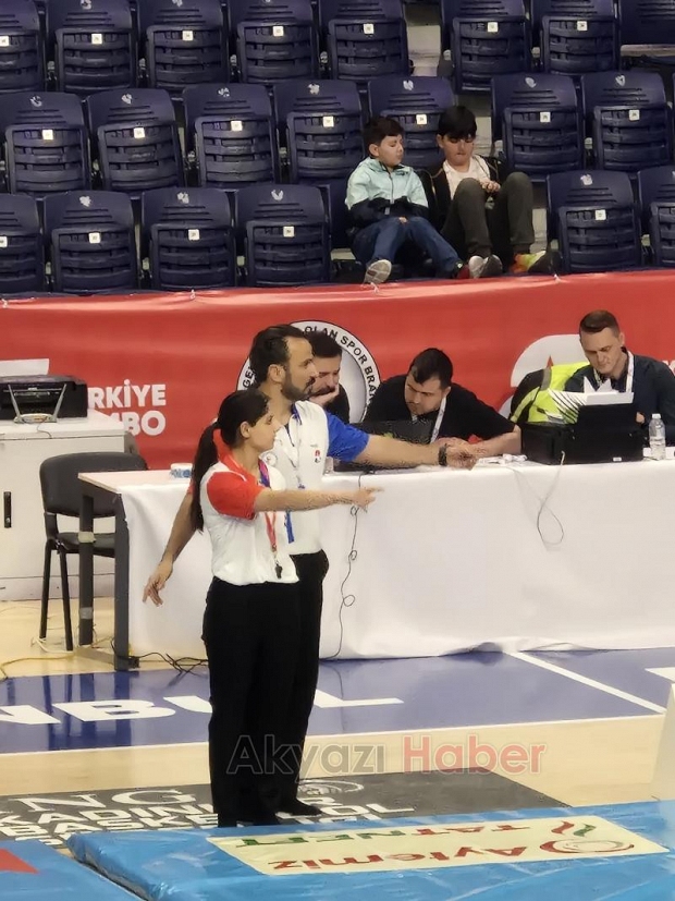 Avrupa Şampiyonası’nda Türk Kadın Hakemden Büyük Başarı: Nur Karsavuran Göz Doldurdu