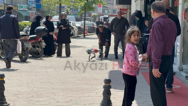 Robot Köpek Akyazılılarla Buluştu