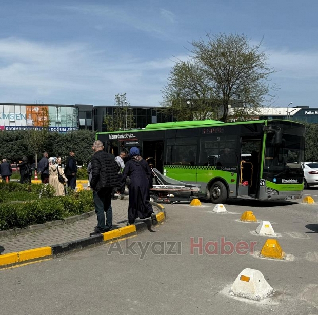 Otobüste fenalaşan yolcuyu hastaneye yetiştirdi