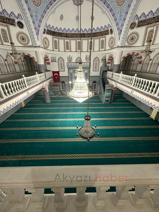 Kuzuluk Mevlana Camii’nde halılar yenilendi