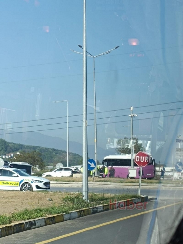 Halk otobüsü kaza yaptı