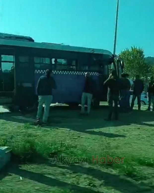 Halk otobüsü kaza yaptı