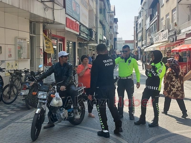 Trafik Polisi Alarmda: Yaya Alanlarına Giren Araçlara Geçit Yok!
