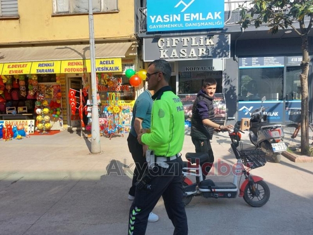Trafik Polisi Alarmda: Yaya Alanlarına Giren Araçlara Geçit Yok!