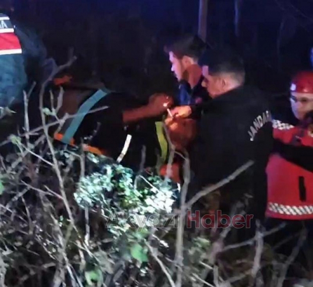 Şarampole uçan araçtan yaralı kurtarıldı, sedyede sigara yaktı