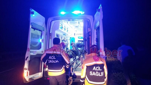 Şarampole uçan araçtan yaralı kurtarıldı, sedyede sigara yaktı