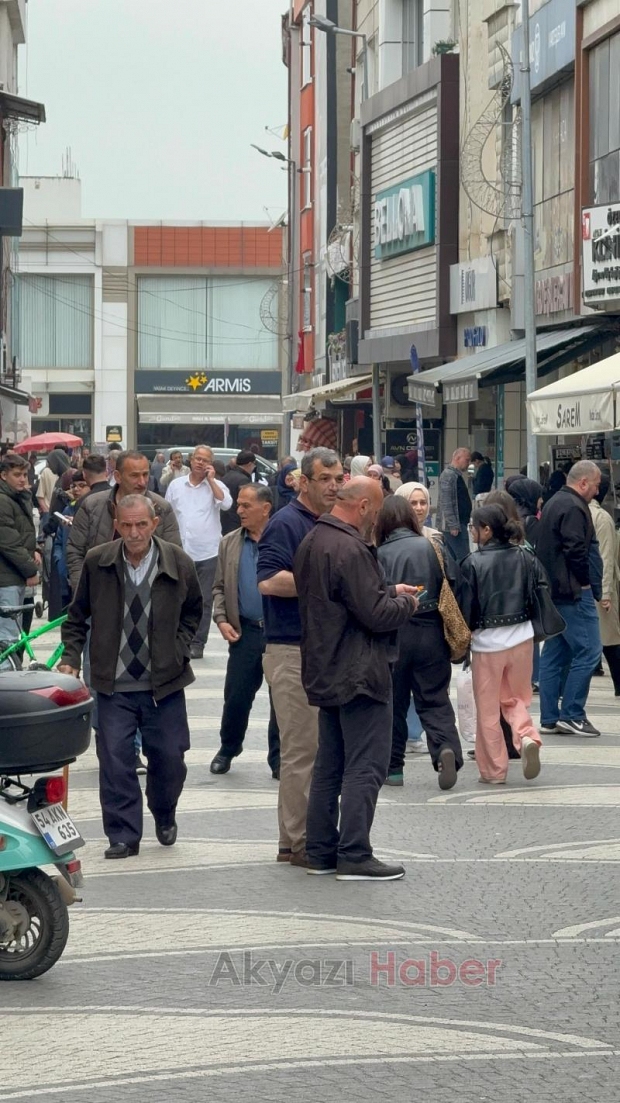 Büyük deprem; Akyazı'da sallandı