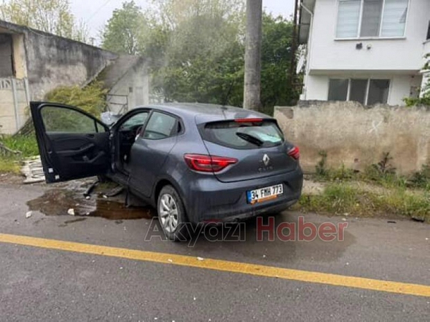 Vakıf'ta araç bahçe duvarına çarptı