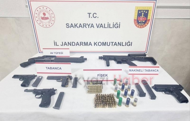 Ruhsatsız silahlarla yakalandılar