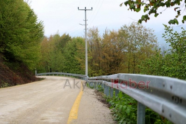 Uçurum Kenarlarına Güvenlik Duvarı: Büyükşehir'den Taşyatak'a Çelik Bariyer Uygulaması