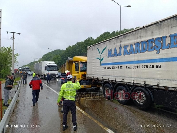 Makaslayan tır zincirleme kazaya neden oldu