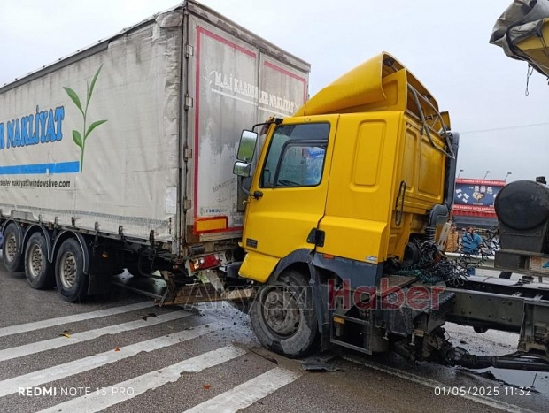 Makaslayan tır zincirleme kazaya neden oldu