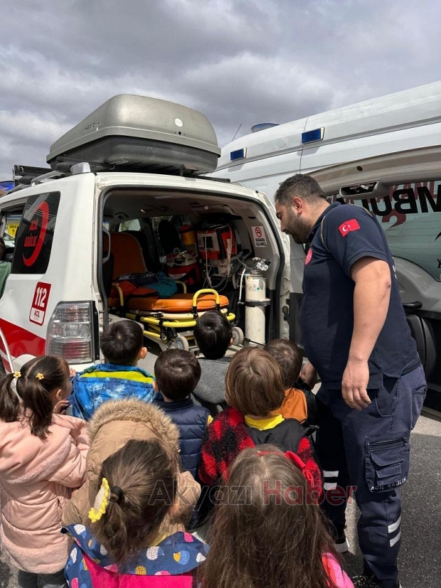 Minik Öğrenciler Ambulansları Yakından Tanıdı
