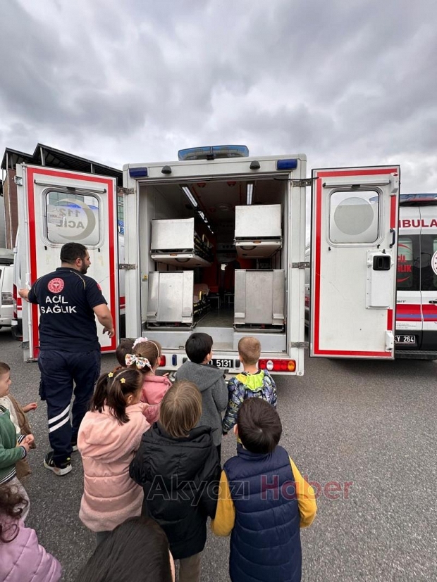 Minik Öğrenciler Ambulansları Yakından Tanıdı