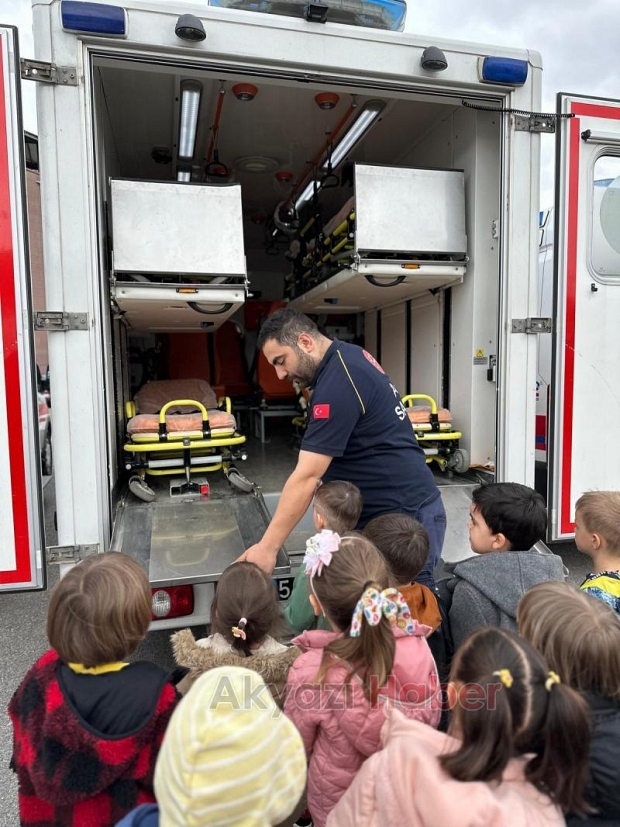 Minik Öğrenciler Ambulansları Yakından Tanıdı