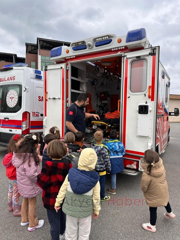 Minik Öğrenciler Ambulansları Yakından Tanıdı
