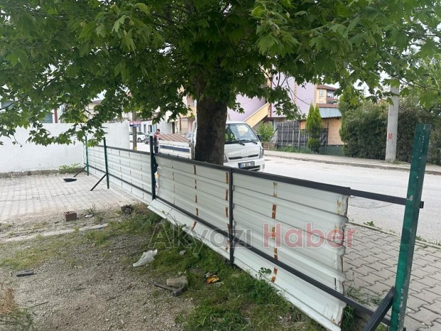 Akyazı’da Arsa Sahipleri Kamulaştırma Talebiyle Yolu Kapattı