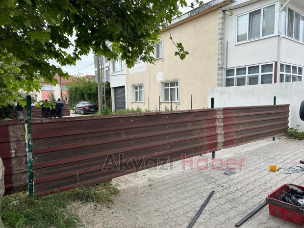 Akyazı’da Arsa Sahipleri Kamulaştırma Talebiyle Yolu Kapattı