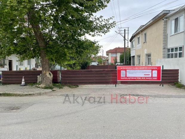 Akyazı’da Arsa Sahipleri Kamulaştırma Talebiyle Yolu Kapattı