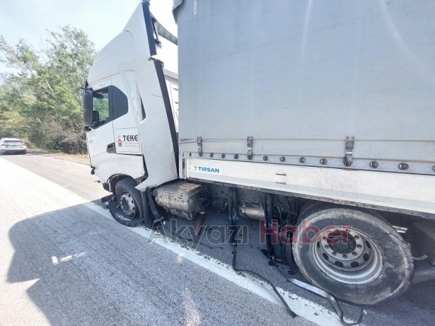 Otoyolun Akyazı kesiminde kaza