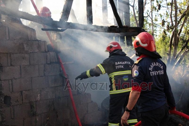 Samanlık yandı